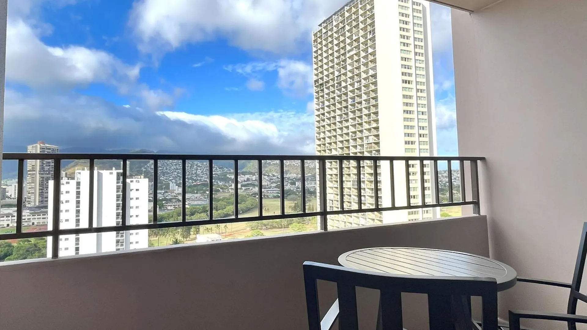 Nyaraló Royal Kuhio 2303 - Spacious Studio With Stunning Mountain Views In The Heart Of Waikiki! Honolulu