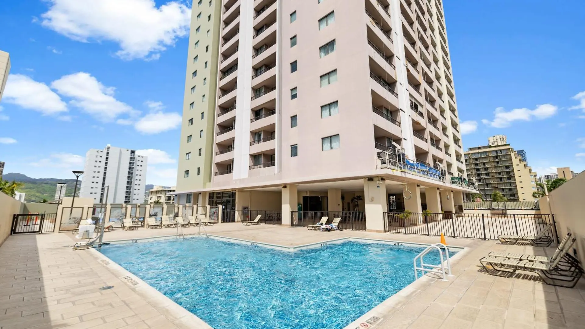 Royal Kuhio 2303 - Spacious Studio With Stunning Mountain Views In The Heart Of Waikiki! Honolulu Nyaraló